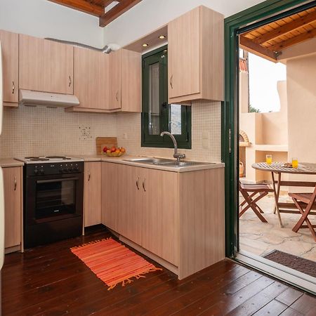 Ornus Traditional House Orne Exterior photo